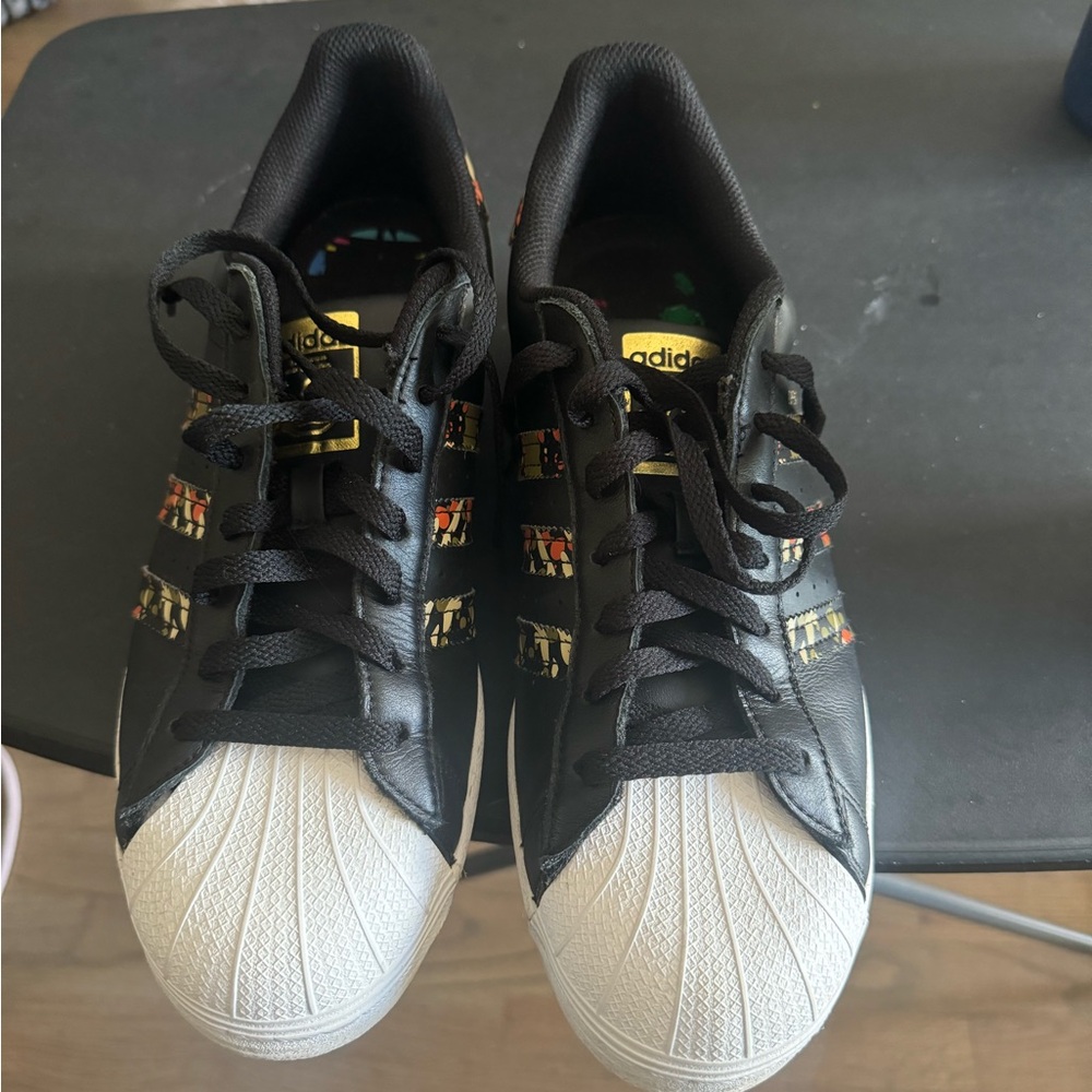Adidas shell toe men’s sneaker